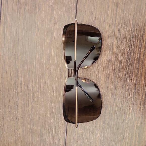 Gucci Sunglasses - Picture 2 of 4